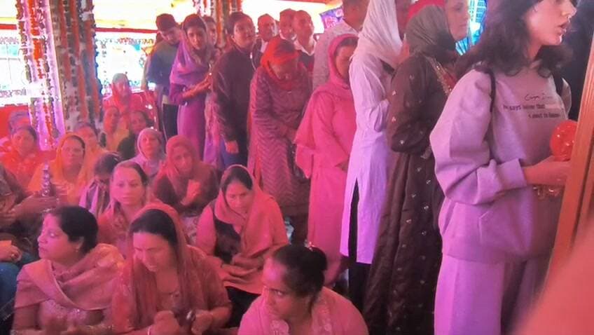 तीसरे नवरात्रि के अवसर पर मां शूलिनी मंदिर में भजन कीर्तन का आयोजन