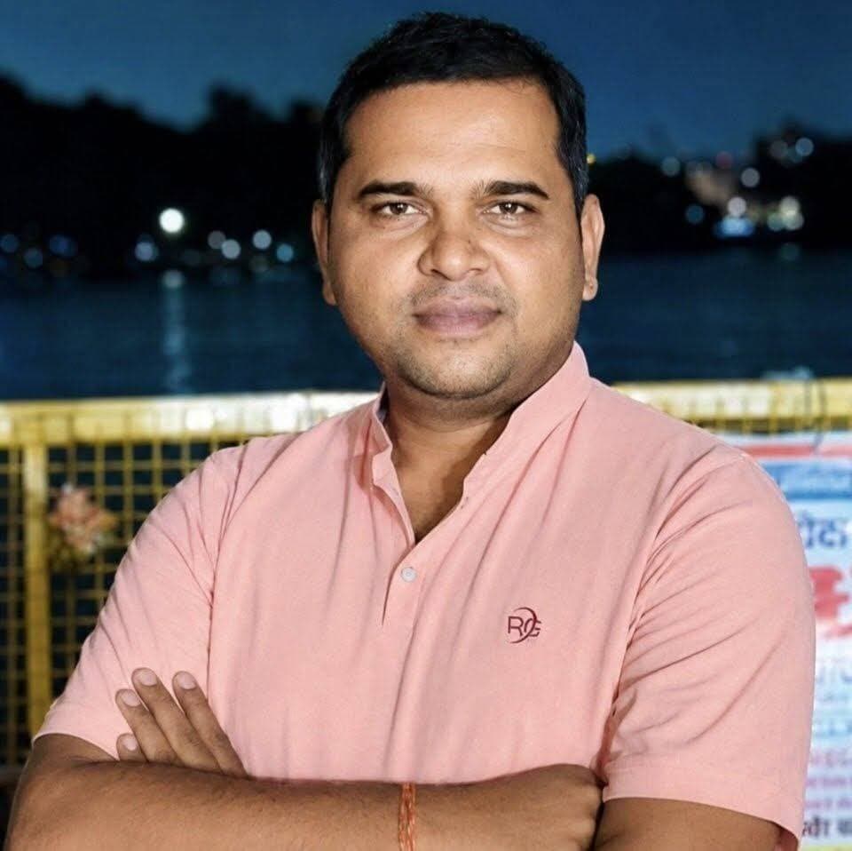 मुझे भूल तो नहीं गए? क्योंकि सच अभी सामने आना बाकी है… और असली पर्दाफाश अभी बाकी है!
राजनेता हो, प्रशासनिक अधिकारी हो या फिर पुलिस अधिकारी—किसी को भी बख्शा नहीं जाएगा। हर सवाल का जवाब होगा, हर सच जनता के सामने होगा और हर खुलासा पुख्ता सबूतों के साथ होगा।
यह लड़ाई किसी व्यक्ति के खिलाफ नहीं, बल्कि सच्चाई और जनता के अधिकारों के लिए है।
