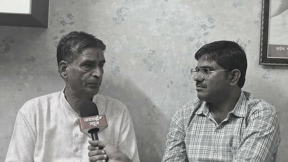 कुंभलगढ़ पंचायत समिति में वार्ड 10 से कांग्रेस प्रत्याशी सत्यनारायण बायती मैदान में, बोर्ड बनाने का दावा
,
#Rajsamandnews #Kumbhalgarhnews
राजसमंद जिले की कुंभलगढ़ पंचायत समिति से कांग्रेस प्रत्याशी सत्यानारायण बायती चुनावी मैदान में हैं। बायती ने कहा कि इस बार कांग्रेस अपना प्रधान बनाएगी। महंगाई व बेरोजगारी के कारण भाजपा से जनता त्रस्त है।