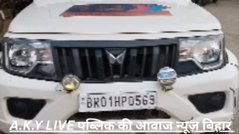 #Arwal: प्रसादी इंग्लिश बाजार में दुकान से रुपये का गल्ला चुराकर भाग रहे युवक को ग्रामीणों ने रंगे हाथ पकड़ा।
धक्का-मुक्की में आरोपी शुभम कुमार (निवासी: महाबलीपुर) को आई हल्की चोटें। डायल 112 की टीम ने हिरासत में लेकर कराया प्राथमिक उपचार। अरवल टाउन थाना पुलिस मामले की जांच और पूछताछ में जुटी। इलाके के व्यापारियों में चिंता। @ArwalPolice #BiharCrime #BreakingNews