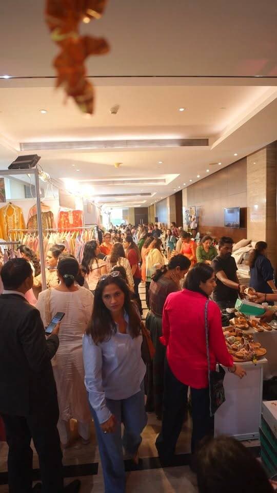 दिवाली की तैयारियों को दें खास अंदाज...
15 अक्टूबर को रेडिसन ब्लू में 15 अक्टूबर को ‘The Diwali Soiree'
समय: सुबह 11 बजे से रात 8 बजे तक
स्थान: रेडिसन ब्लू, फरीदाबाद
प्रस्तुति: ilaahe By Rietu
#festival
#shopping
#fashion
#voiceoffaridabad
#Voiceoffreedom