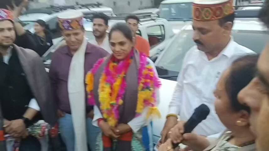 पंडोह में एशिया गोल्ड मेडलिस्ट भावना ठाकुर का जोरदार स्वागत