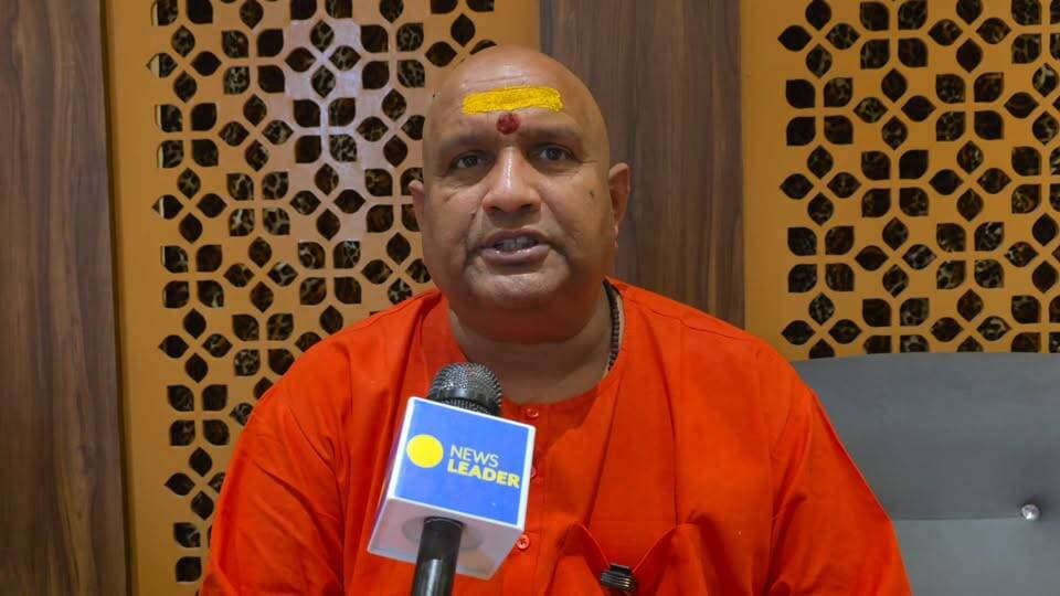 अखिल ब्राह्मण उत्थान महासभा की राष्ट्रीय कार्यकारणी की बैठक में गरजे स्वामी आनंद स्वरुप महाराज- UCC पर उठाए सवाल बोले- अलग-अलग कानून लाकर दबाने का हो रहा है प्रयास
#स्वामीजी #आनंद #स्वरूप #महाराज #कानून #यूसीसी #ब्राह्मण #सभा #रामनगर