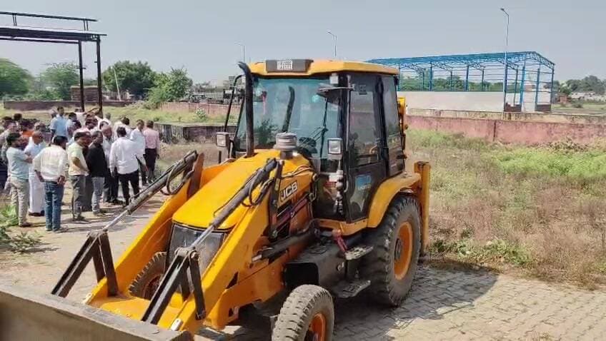 बूंदी: बूंदी के देई कस्बे में श्मशान घाट मार्ग से बबूल की झाड़ियों हटाईं गईं