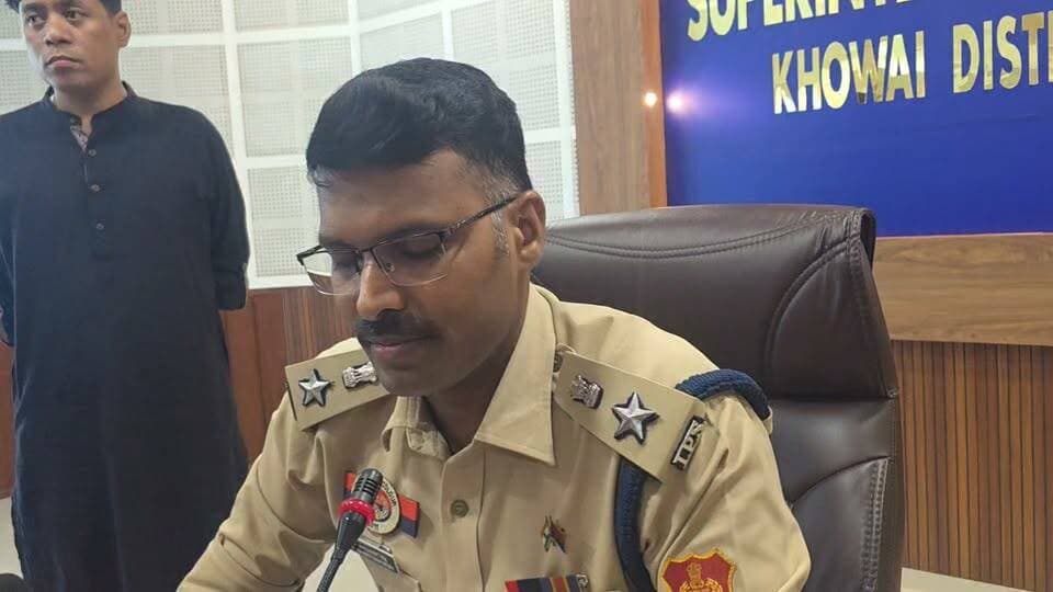 খোয়াইতে জোর জবরদস্তি চাঁদা নেওয়ায় তিনজনকে গ্রেফতার করা হয়েছে বলে জানালেন জেলা পুলিশ সুপার। #hilights #khowai