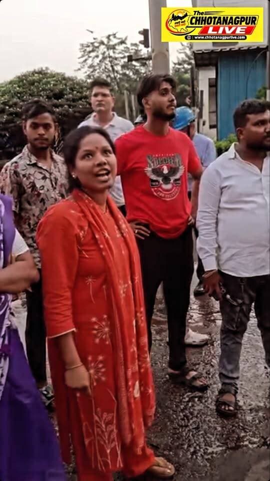 बोकारो वेदांता स्टील में JLKM नेत्री पूजा महतो का सख्त तेवर, बाहर निकलिए, नहीं तो खींचकर उतारेंगे.
परिजनों को दिलाया 60 लाख मुआवजा और नियोजन...