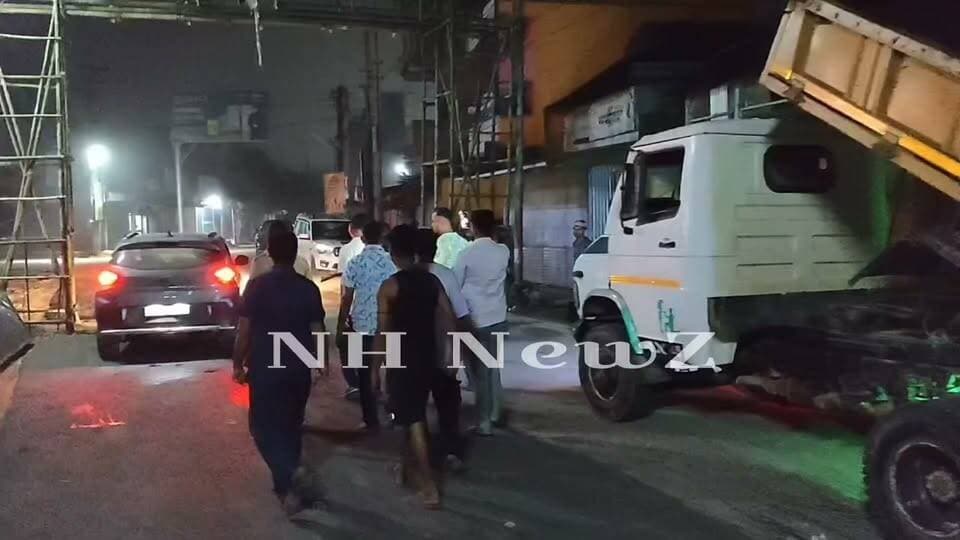দুর্গোৎসবের প্রাক্কালে গরিব দুঃস্থদের পাশে বিধায়ক ডক্টর মিলন দাস।