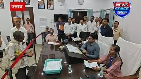 उन्नाव डीएम ऑफिस में मिशन शक्ति फेज 6 के तहत एक दिन के लिए कक्षा 9 की छात्रा बनाई गई DM फरियादियों की सुनी शिकायतें