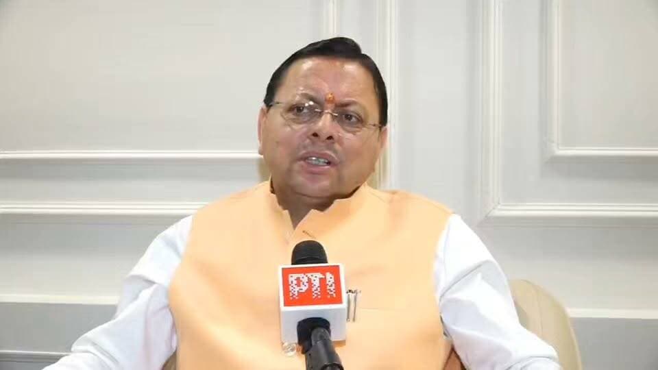 कांग्रेस के पास अब कोई ठोस मुद्दा नहीं बचा है, इसलिए कभी ईवीएम तो कभी चुनाव आयोग और अब एसआईआर पर सवाल उठाए जा रहे हैं। कांग्रेस को चुनाव प्रक्रिया से नहीं, बल्कि चुनाव में मिलने वाले जनादेश से परेशानी है। राहुल गांधी अपने निराधार आरोपों और लगातार विवाद खड़ा करने वाली राजनीति से देश में भ्रम और अराजकता का माहौल पैदा करना चाहते हैं, लेकिन इसमें वे कभी सफल नहीं होंगे।