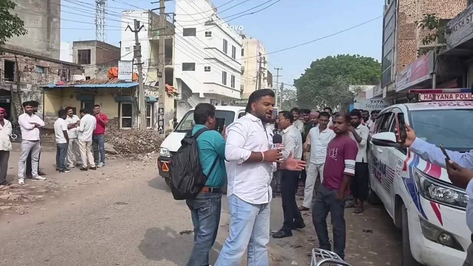 नेहरू ग्राउंड लोहा मंडी में कमर्शियल गाड़ियों के काटे जा रहे हैं चालान