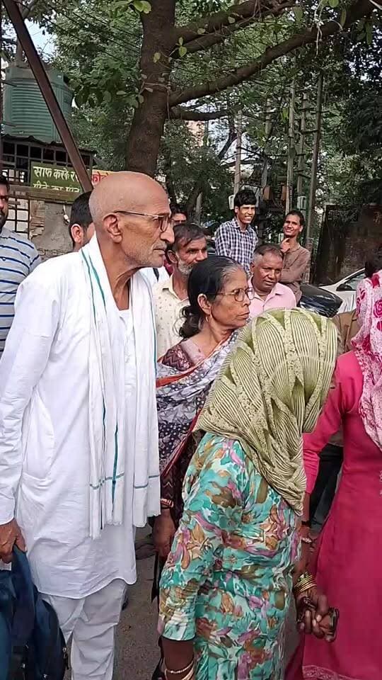 बीके चौक पर पकड़ी गई दो चोरनी पुलिस मौके पर मौजूद क्या है पूरा मामला देखें पूरा वीडियो