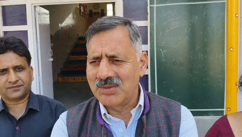 *तकनीकी शिक्षा मंत्री ने केंद्रीय विद्यालय घुमारवीं में विद्यार्थियों से किया संवाद*
*राजेश धर्माणी ने विद्यार्थियों को तनावमुक्त रहकर बेहतर प्रदर्शन करने के लिए किया प्रेरित*
*