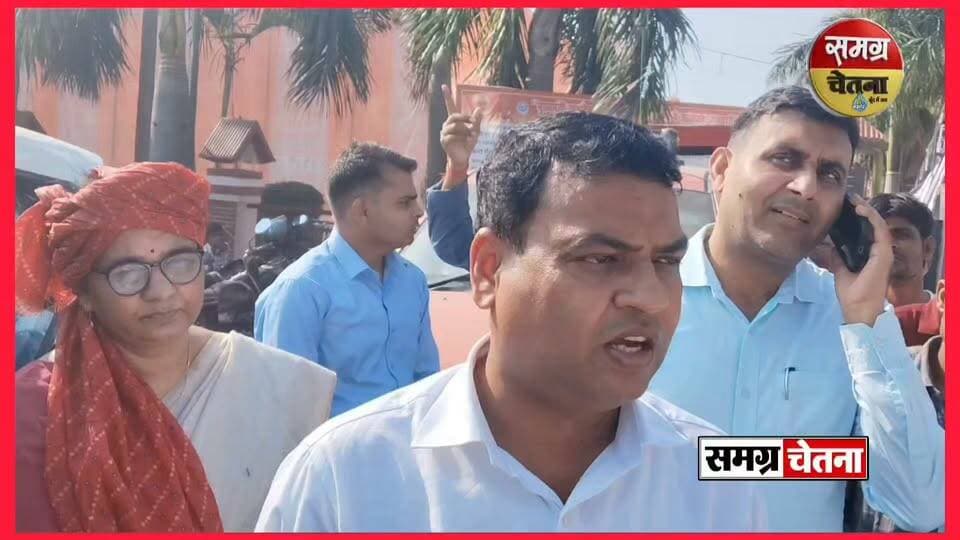 मुख्यमंत्री सामूहिक विवाह समारोह मोहम्मदी में मुख्य विकास अधिकारी लखीमपुर खीरी ने पहुंच कर परखी व्यवस्थाएं
#cdolakhimpurkheri #mohammdi