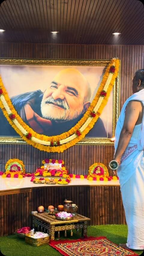 🙏 भावपूर्ण श्रद्धांजलि 🙏
ब्रजभूमि के महान संत, संत शिरोमणि पद्मश्री रमेश बाबा जी महाराज जी।
#नीमकरौरीधामइंदौर
#ram #hanuman #neemkarolibaba