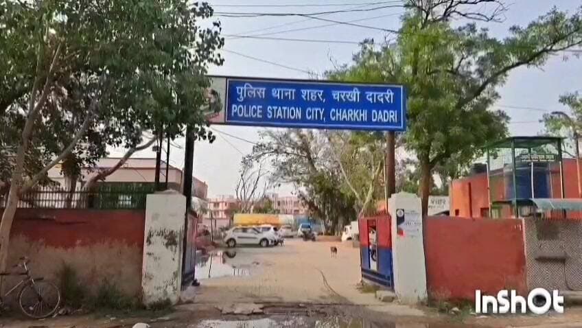चरखी दादरी: रिटायर्ड हेडमास्टर के बंद मकान से 60 हजार रुपये और लाखों के जेवरात चोरी