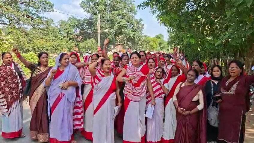 मनकापुर: गोंडा में आशा कार्यकर्ताओं ने मानदेय वृद्धि की मांग को लेकर निकाली रैली