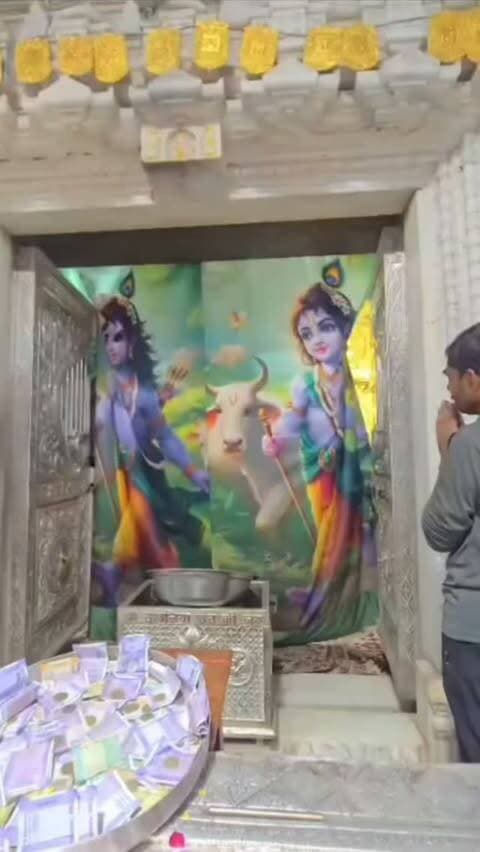 🙏🚩 श्री सांवलिया सेठ के भंडार से निकली करोड़ों की दानराशि, तीन चरणों में कुल 21 करोड़ 40 लाख 12 हजार 100 रुपये प्राप्त! 💰
श्री सांवलिया सेठ मंदिर में 9 अक्टूबर 2026 को खोले गए भंडार की गणना के तृतीय चरण में आज 6 करोड़ 10 लाख 12 हजार रुपये की दानराशि प्राप्त हुई। इसके साथ ही तीन चरणों की गणना में कुल राशि 21 करोड़ 40 लाख 12 हजार 100 रुपये हो गई है। शेष दानराशि की गणना 14 अक्टूबर 2026 को चतुर्थ चरण में की जाएगी।
🙏 जय श्री सांवलिया सेठ! 📍 सबसे पहले खबर — हेलो चित्तौड़गढ़ न्यूज़