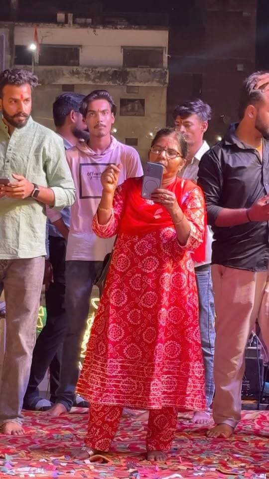 गणपति बप्पा मोरया 🙏 ताली बजाकर करो गणेश जी का स्वागत, क्योंकि भक्ति ही शक्ति है #viralpost #barabanki_updates_