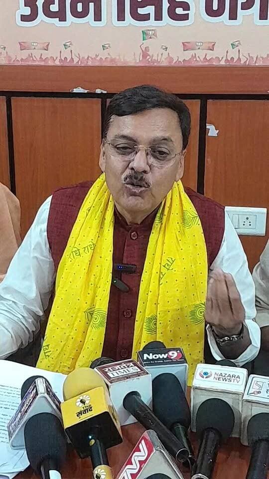 #भाजपा के प्रदेश #प्रवक्ता एवं किच्छा के पूर्व #विधायक राजेश #शुक्ला ने किया प्रेस वार्ता, देखीए क्या बोले