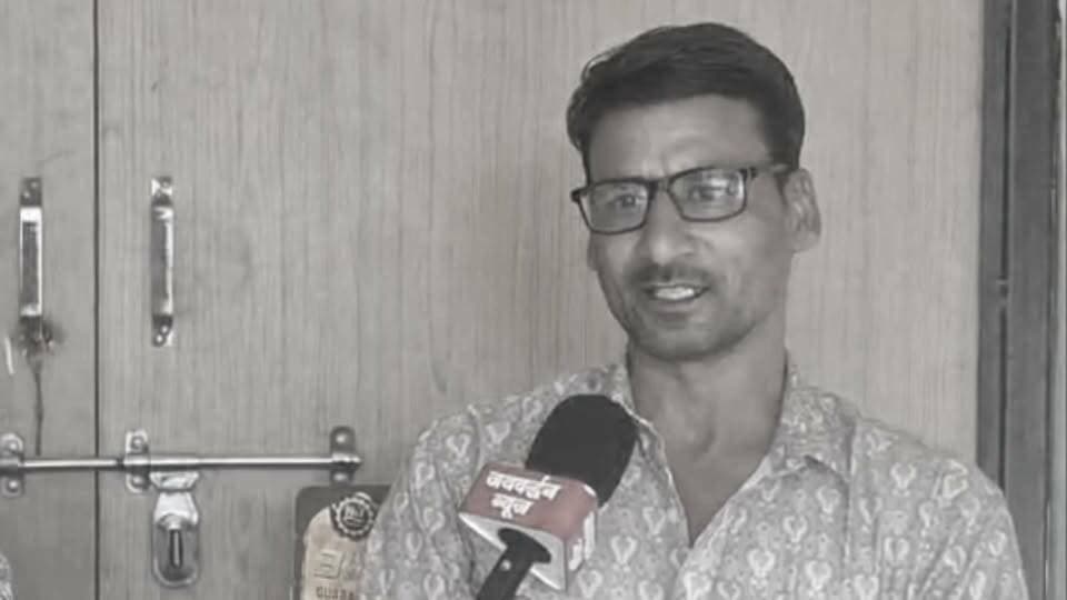सेमल पंचायत में सरकारी योजनाओं का लाभ हर घर तक पहुंचाने का संकल्प! #rajsamandnews
राजसमंद जिले की सेमल पंचायत से सरपंच प्रत्याशी अमरसिंह परमार चुनावी मैदान में है। इन्होंने कहा कि सरकारी योजनाएं लोगों तक पहुंचाना मेरा पहला संकल्प रहेगा।
GrampanchayatSemal
Sarpanchchunav
PanchaayatChunav
Semalvillage