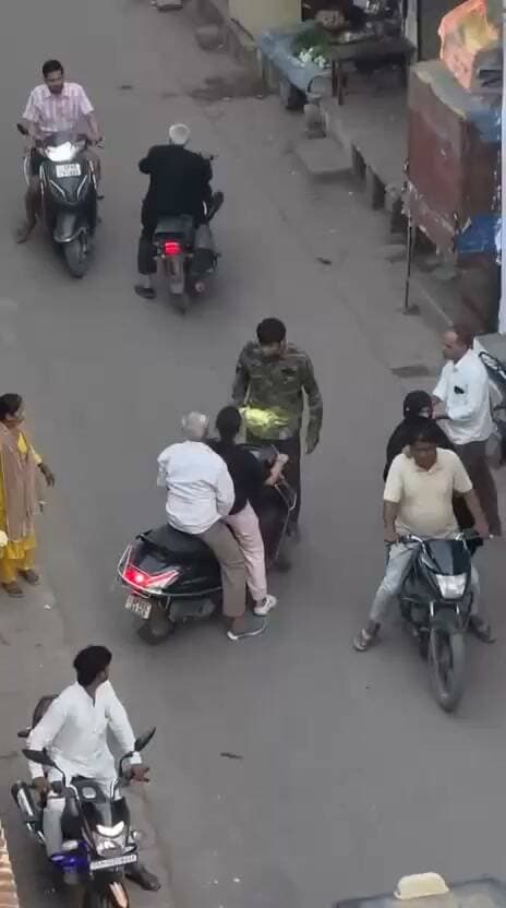 बाँदा :-जनपद के वीर माफ़ी वीर