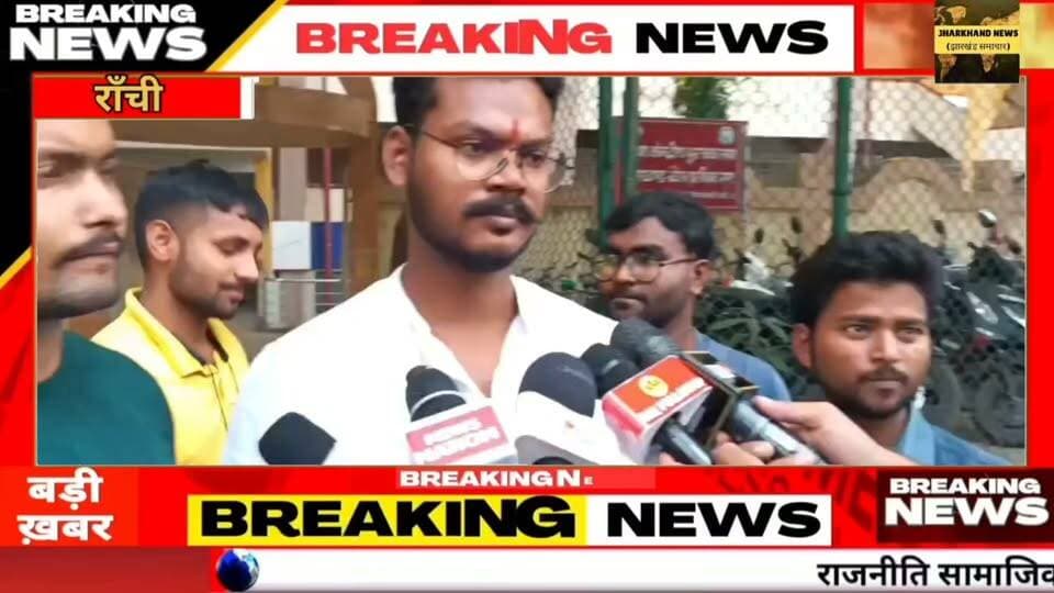 राँची के साझा लाइब्रेरी मे पानी को लेकर विवाद छात्रों के समर्थन मे पहुंचे छात्र नेता बबलू महतो