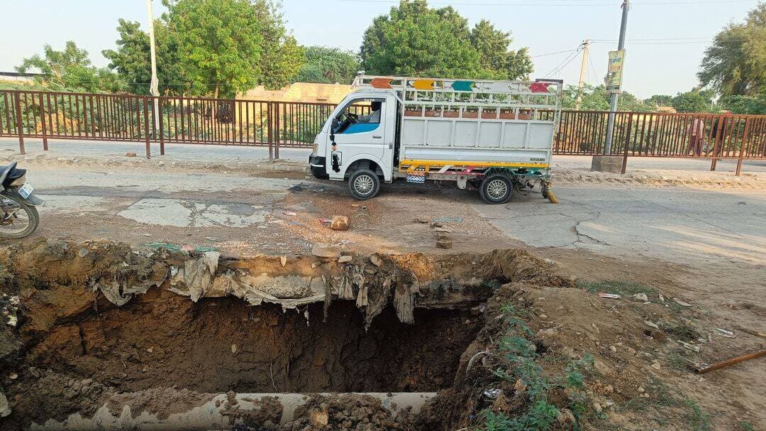 मोहनगढ़ पाईप लाईन लिकिज से धसी मुख्य सड़क.....
<nis:link nis:type=tag nis:id=jaisalmer nis:value=jaisalmer nis:enabled=true nis:link/> <nis:link nis:type=tag nis:id=barmer nis:value=barmer nis:enabled=true nis:link/> <nis:link nis:type=tag nis:id=bikaner nis:value=Bikaner nis:enabled=true nis:link/> <nis:link nis:type=tag nis:id=jodhpur nis:value=jodhpur nis:enabled=true nis:link/>