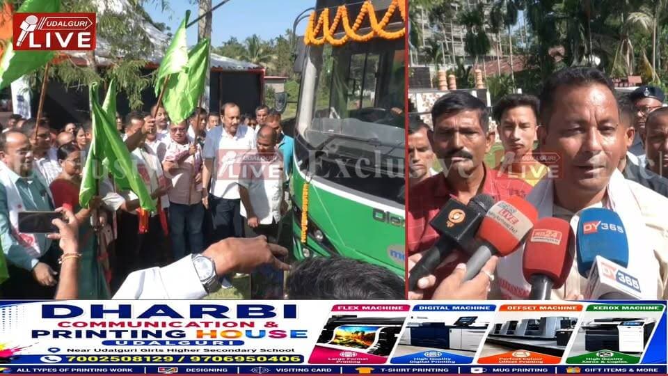 অসম ৰাজ্যিক পৰিবহন নিগমৰ উদ্যোগত ৰৌতা পৰিষদীয় সমষ্টিৰ ডুমডুমাত বৰচলা আৰু তেজপুৰৰ মাজত শীত-তাপ নিয়ন্ত্ৰিত বৈদ্যুতিক বাছ সেৱাৰ শুভাৰম্ভ কৰা হয়। আজি ডুমডুমাত অসম চৰকাৰৰ পৰিবহণ মন্ত্ৰী চৰণ বড়োৱে আনুষ্ঠানিকভাৱে এই বাছ সেৱাৰ শুভ উদ্বোধন কৰে।
Charan Boro