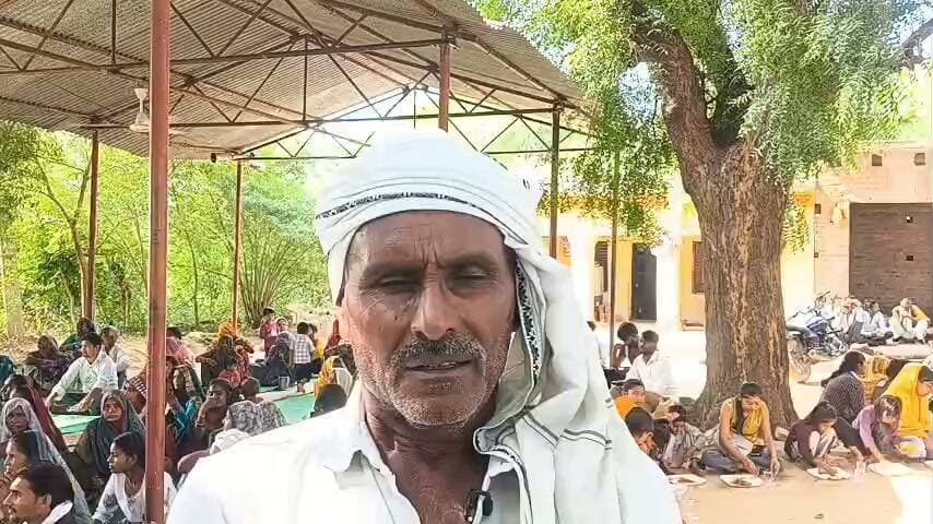 रिरुवा बुजुर्ग गांव में बाबा का दरबार, स्कूल में ताला; शिक्षक और विद्यार्थी नदारद! बोले लोग.