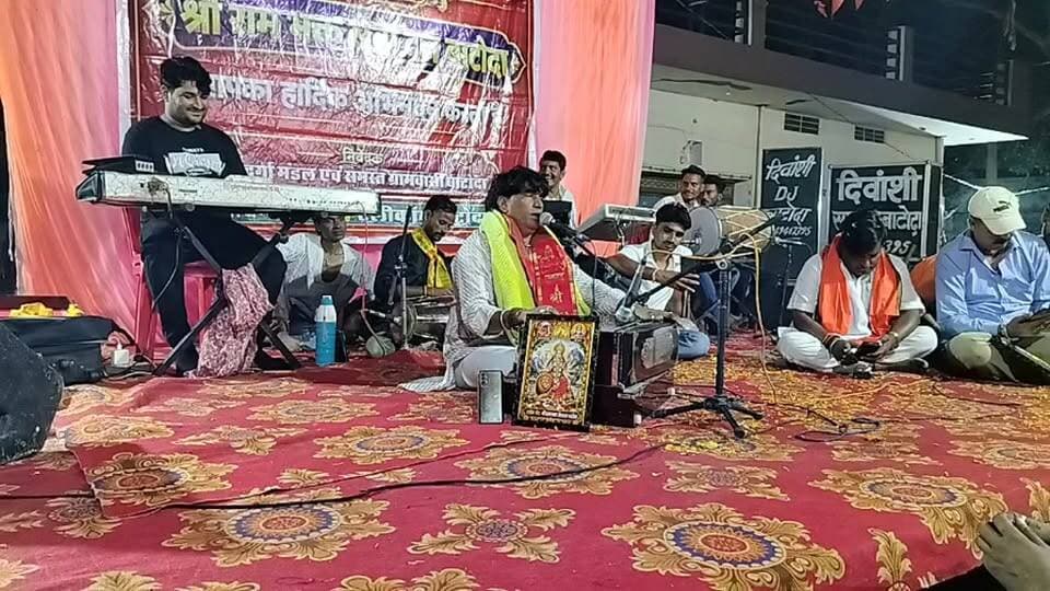 #live बाटोदा में नव दुर्गा महोत्सव की भजन संध्या में गूंजे लखन भारती के भजन, भक्ति में झूमे श्रद्धालु #bhajansandhya #news7Rajasthan