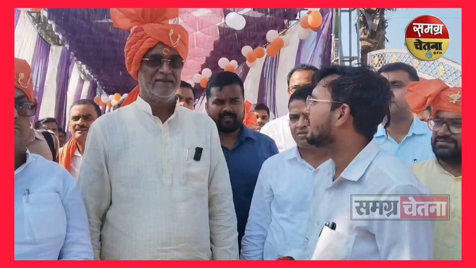 विधायक लोकेंद्र प्रताप सिंह ने सभी वर वधू को आशीर्वाद दिया
Lokendra Pratap Singh