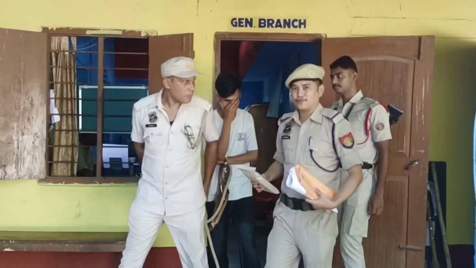লংকাৰ উদালীত আৰক্ষীৰ জালত এজন
মুম্বাইৰ পৰা মোবাইল ফোন চুৰি কৰি আৰক্ষীৰ জালত
যুৱকজন
#thief #arrested #lanka #udali #UpdateNews #highlightseveryone