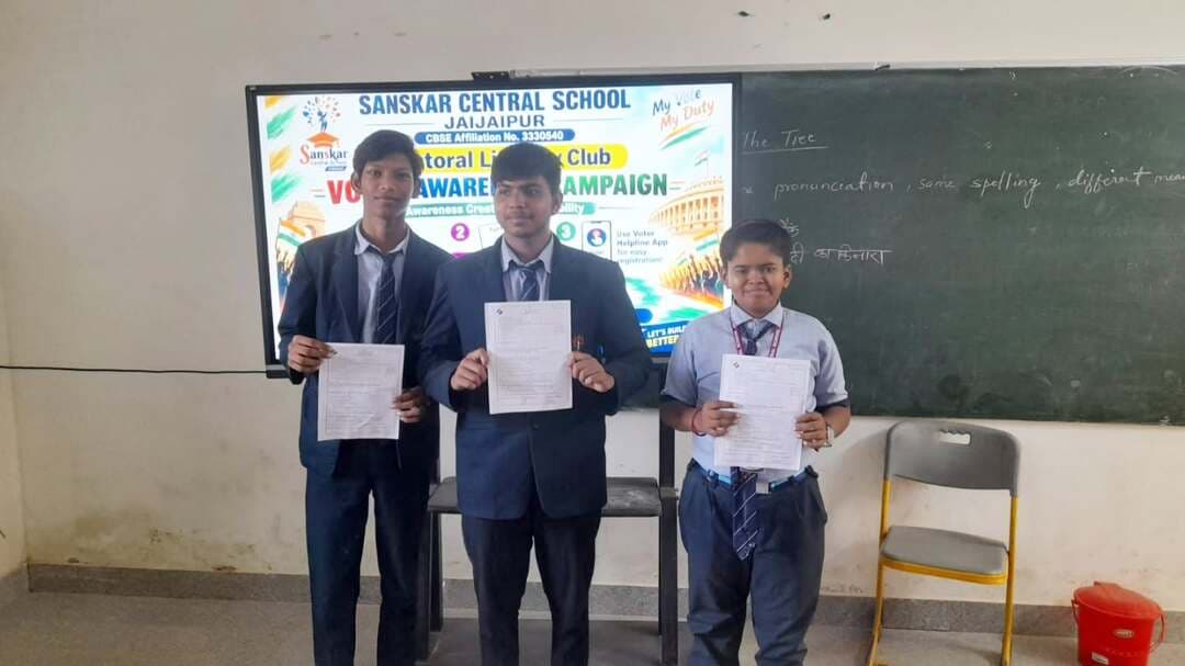 संस्कार सेंट्रल स्कूल, नंदेली, जैजैपुर में कक्षा 9वीं एवं 10वीं के विद्यार्थियों को मतदान के महत्व, मतदाता पंजीकरण हेतु फॉर्म-6, 7 एवं 8 तथा लोकतंत्र में उनकी भूमिका की जानकारी देकर परिवार एवं समुदाय को जागरूक करने के लिए प्रेरित किया गया।
#election
#Saktidist