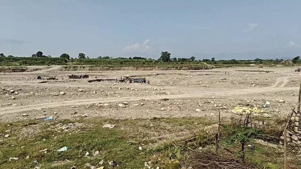 #सेलाकुई स्वारना नदी में दिन दहाड़े अवैध खनन, प्रशासन सोया कुम्भकर्ण की नींद
#follower #highlight #BreakingNews selaqui,dehradun #selaquiswarnanadi