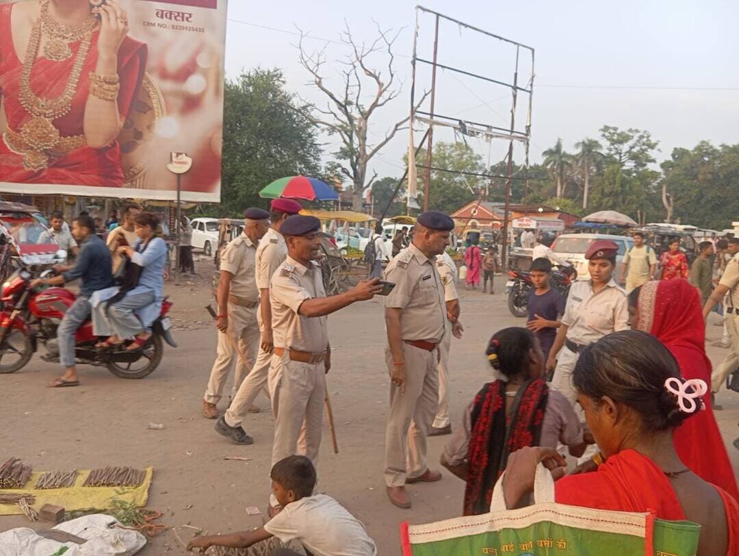ट्रेन पकड़ने की जल्दी में न हो जाए परेशानी! बक्सर स्टेशन के रास्ते से हटाए गए अवैध वाहन ..