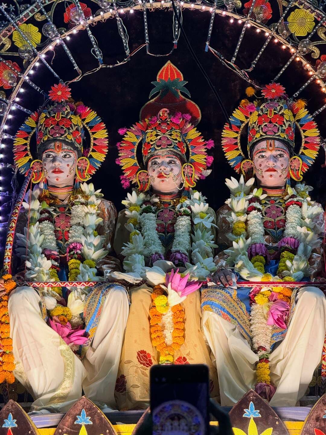 भोर की चौकी 🙏🏻🕉️
Follow @my_world_prayagraj
#prayagrajcity #prayagraj #ram #jaishreeram #bhorkichauki