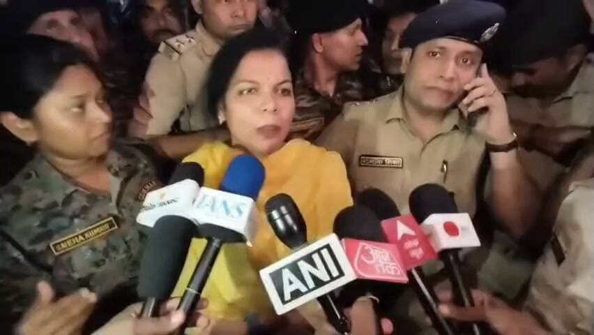 बिहार के वैशाली में नाव पलटी 12 बच्चों समेत 13 की मौ,त,पूरे बिहार में शोक की लहर।