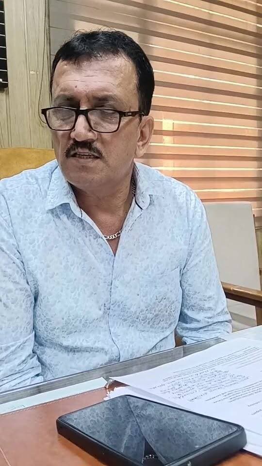 गुरु गोबिंद सिंह राजकीय महाविद्यालय की ओर से चैंबर ऑफ ऑफ कॉमर्स एंड इंडस्ट्रीज सभागार गोंदपुर में 16 और 17 अक्तूबर को दो दिवसीय आयोजन “बदलते वैश्विक परिदृश्य में भारतीय अर्थव्यवस्था अवसर एवं चुनौतियां” विषय पर जानकारी देते प्रधानाचार्य जगदीश चौहान