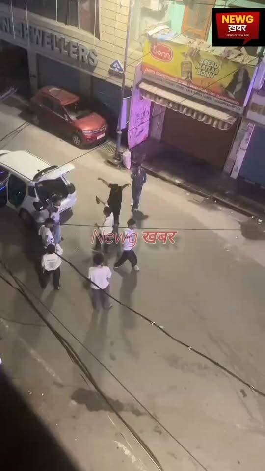 हमीरपुर के गाँधी चौक पर कानून वयवस्था को धत्ता बताता ये वायरल वीडियो
- कानून और पुलिस का कोई खौफ़ इन बिगडैल सहज़ादों को नहीं