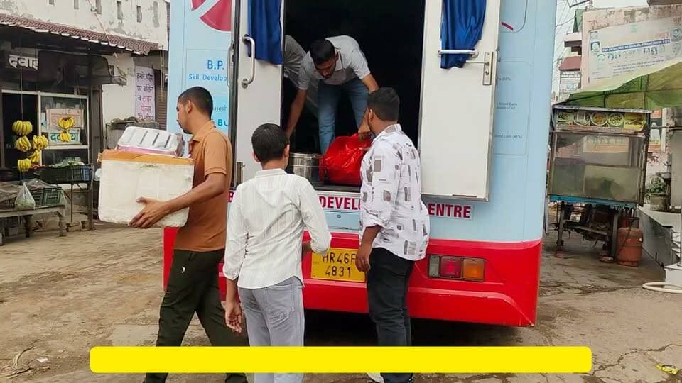 सेवा संकल्प अभियान के तहत मां दानो देवी धर्मार्थ ट्रस्ट की तरफ से सांघी गांव में लगाया रक्तदान शिविर, 82 यूनिट रक्त एकत्रित, रक्तदान करने वाले लोगों को उपहार देकर किया गया सम्मानित।
Navneet Hooda #rohtaknews #haryana #blooddonation #SevaSankalpAbhiyan