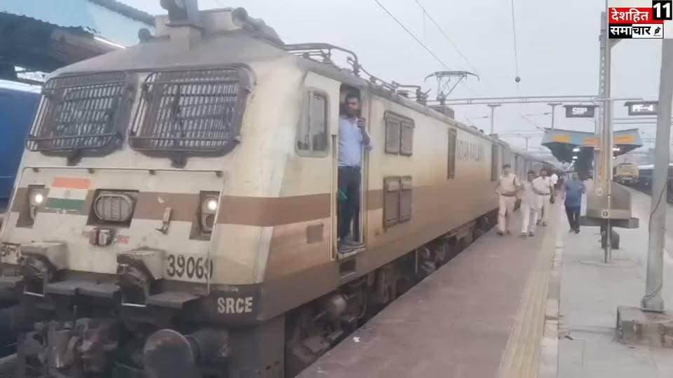 देखिए आन्दोलन करने का तरीका सही है
या ग़लत कहावत एक दम फीट बैठ रहा है
अंधे के आगे रोना अपना दीदा खोना दैखिए अब लोग..... करने को मजबुर हैं...
#Newskosisanchar11 #deshhitsamachar11 #fbyシvideo #viralreelsシ #viralreelsfacebook #viralreelschallenge #janpolice #saharsabihar #trending_post #viralvideochallenge @highlight