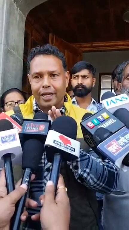 अपनी मांगों को लेकर उप महापौर के पास पहुंचे तहबाजारी, देखिए क्या है कहना... 🗣️
#Shimla #Tahbazari #ShimlaNews #HimachalNews #HimachalPrimeNews