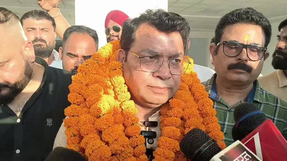 विधायक शिव अरोरा ने रुद्रपुर मेडिकल कॉलेज में 100 एमबीबीएस सीटों की मंजूरी पर मिष्ठान वितरित कर जताई खुशी।
#RudrapurMedicalCollege #ShivArora #MBBSSeats #100MBBSSeats #रुद्रपुरमेडिकलकॉलेज #विधायकशिवअरोरा #केंद्रसरकार #मेडिकलकॉलेज #उत्तराखंड #उत्तराखंडन्यूज #रुद्रपुर #स्वास्थ्यसेवा #FrontNewsNetwork