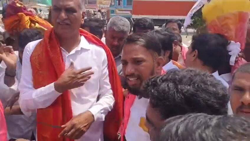 అలంపూర్: జోగులాంబ గద్వాల జిల్లాలో పర్యటించిన మాజీ మంత్రి హరీష్ రావు