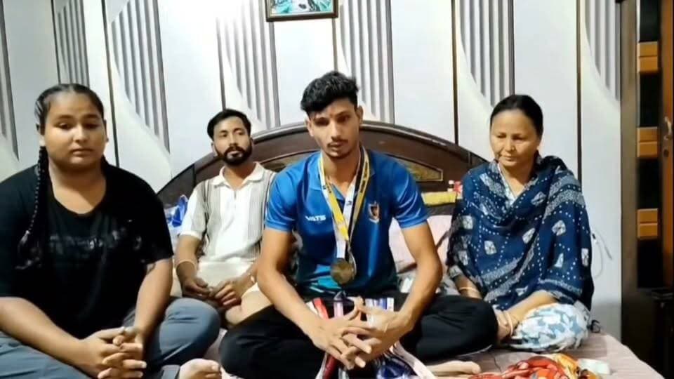 यमुनानगर के रोहित कुमार का नेशनल एथलेटिक्स चैंपियनशिप में शानदार प्रदर्शन,2.19 मीटर की छलांग लगा जीता गोल्ड
Youtube link 👇👇👇https://youtu.be/hprkVTfxEoQ?si=22xKt4O1aDubg1Sk
#RohitKumar #GoldMedal #HighJump #AthleticsChampionship #NationalAthletics #IndianRailways #Yamunanagar #HaryanaSports #Athletics2026 #SportsNews