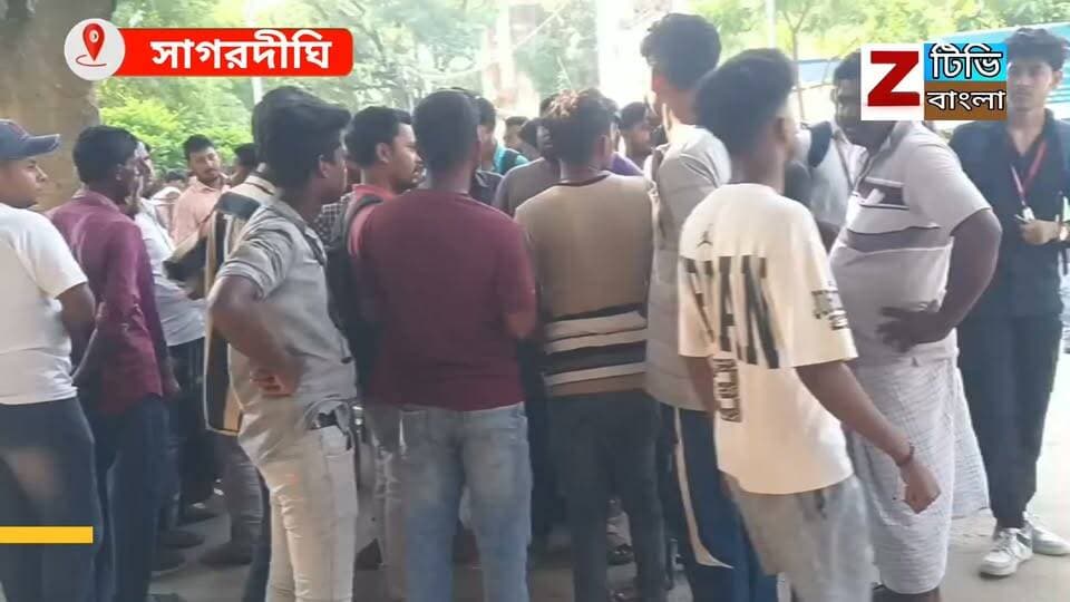 প্রচন্ড গতিতে এসে কন্টেনারে ধাক্কা উচ্চমাধ্যমিক পরীক্ষার্থীদের বাইক ঘটনায় মৃ*ত্যু এক ছাত্রের আহত আরো দুই