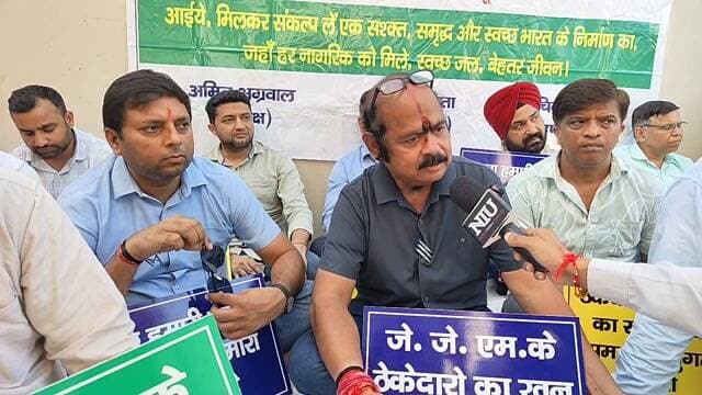 जल जीवन मिशन से जुड़े ठेकेदारों का जल जीवन मिशन मुख्यालय पर धरना प्रदर्शन, अपनी लंबित मांगो को लेकर कर रहें हैं विरोध LIVE
News India Update Jal Jeevan Mission, India
मुख्यमंत्री कार्यालय, उत्तराखंड Ranvir Singh Chauhan