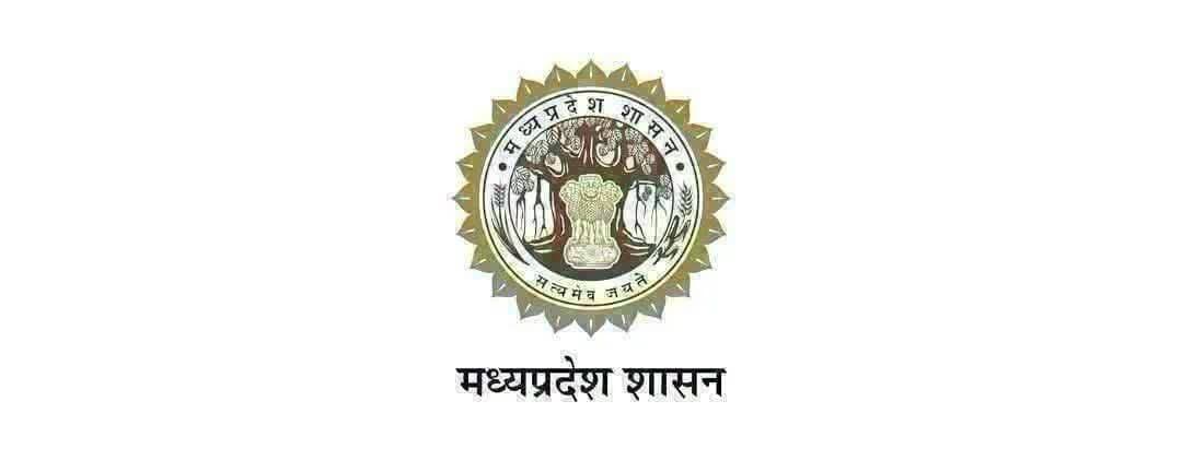 रबी सिंचाई के लिए जल उपयोग और जल आरक्षण पर 15 अक्टूबर को होगी जिला स्तरीय जल उपयोगिता समिति की बैठक
..
कलेक्टर श्री अंशुल गुप्ता की अध्यक्षता में जिला जल उपभोक्ता समिति की बैठक 15 अक्टूबर को आयोजित की गई है। यह बैठक जिला पंचायत के सभा कक्ष में दोपहर 12 बजे से शुरू होगी। रबी सीजन 2026-27 में सिंचाई, पेयजल एवं औद्योगिक उपयोग के लिए जल के समुचित एवं संतुलित उपयोग के संबंध मे बैठक में जिले के विभिन्न सिंचाई जलाशयों में उपलब्ध जल की मात्रा का आकलन करते हुए रबी फसलों की सिंचाई के लिए जल उपयोग का निर्धारण किया जाएगा। साथ ही रबी सिंचाई कार्यक्रम वर्ष 2026-27 तैयार कर उसके प्रभावी क्रियान्वयन के संबंध में आवश्यक निर्णय लिए जाएंगे।
बैठक में पेयजल एवं औद्योगिक उपयोग के लिए जल आरक्षण निर्धारित करने के साथ ही इन उपयोगों में लिए गए जल के जलकर के भुगतान की स्थिति की भी समीक्षा की जाएगी। जल संसाधनों के बेहतर प्रबंधन एवं उपलब्ध जल के प्राथमिकता के आधार पर उपयोग को लेकर संबंधित विभागों के अधिकारियों के साथ चर्चा की जाएगी। समिति की बैठक में कृषि विभाग द्वारा रबी मौसम में जिले में बोई जाने वाली फसलों के चुनाव के संबंध में जानकारी एवं प्रस्ताव प्रस्तुत किए जाएंगे। उपलब्ध सिंचाई जल के अनुरूप फसल चयन एवं सिंचाई कार्यक्रम निर्धारित करने पर भी विचार-विमर्श होगा, ताकि किसानों को सिंचाई के लिए पर्याप्त एवं व्यवस्थित जल उपलब्ध कराया जा सके।
बैठक में विद्युत विभाग द्वारा जल संसाधन विभाग की अनुमति के बिना नहरों एवं बांधों पर विद्युत कनेक्शन नहीं दिए जाने के संबंध में भी चर्चा की जाएगी। इसके अलावा लोक निर्माण विभाग के अंतर्गत नहरों पर निर्मित सड़कों के संबंध में आवश्यक बिंदुओं पर विचार किया जाएगा।
बैठक के एजेंडे में अन्य विषयों पर भी अध्यक्ष की अनुमति से चर्चा की जाएगी। जिला स्तरीय जल उपयोगिता समिति की बैठक का उद्देश्य उपलब्ध जल संसाधनों का वैज्ञानिक एवं प्राथमिकता आधारित प्रबंधन सुनिश्चित करते हुए रबी सिंचाई, पेयजल और औद्योगिक आवश्यकताओं के बीच संतुलन स्थापित करना है। <nis:link nis:type=tag nis:id=vidisha nis:value=vidisha nis:enabled=true nis:link/>