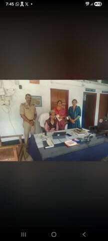 इकौना: मिशन शक्ति के तहत कक्षा 8 की छात्रा रिया सिंह बनी एक दिन की थाना प्रभारी