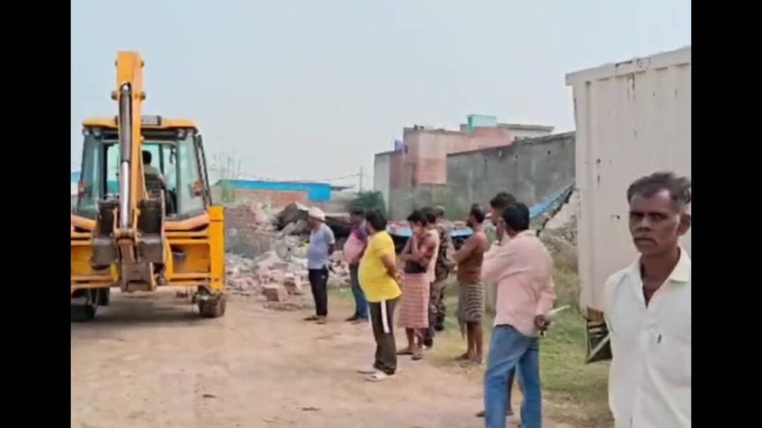सीरसपुर में डीडीए जमीन पर बार-बार हो रहे अवैध निर्माण, कार्रवाई के बाद भी जारी कब्जा